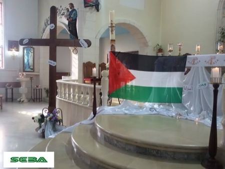 خاص بالصور: وقفة تضامنية تنظمها كنيسة اللاتين ومسيرة باتجاه خيمة الاعتصام في الزبابدة